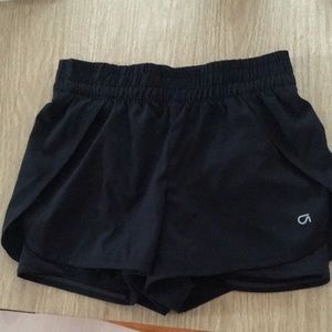 GapFit size M (8-9) black shorts